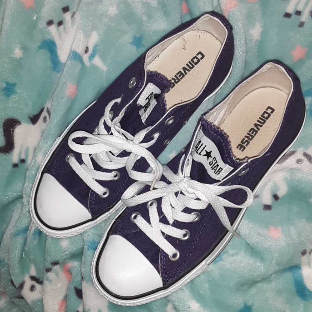 Converse tennis shoes